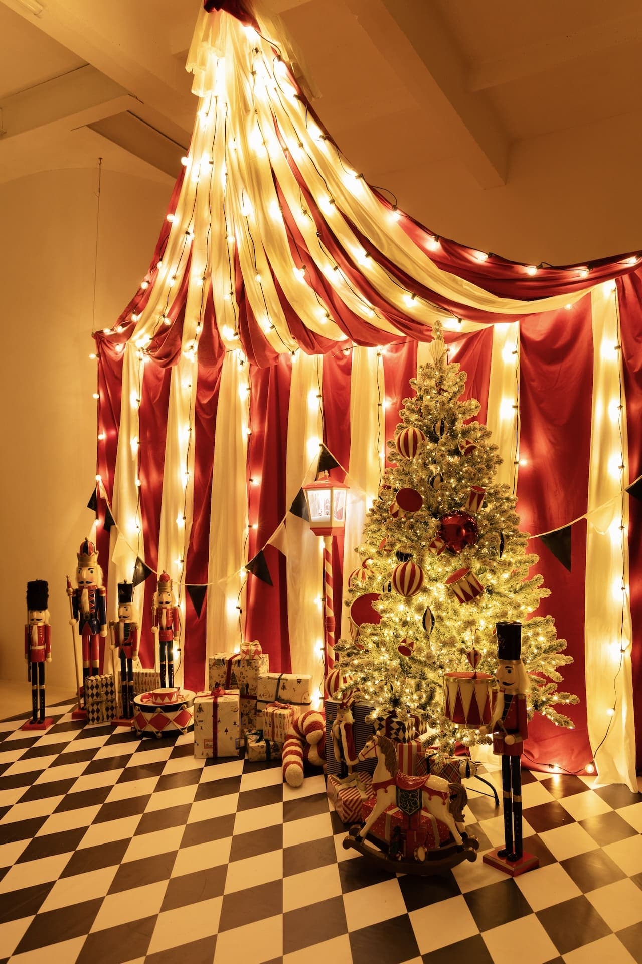 Новый год справа